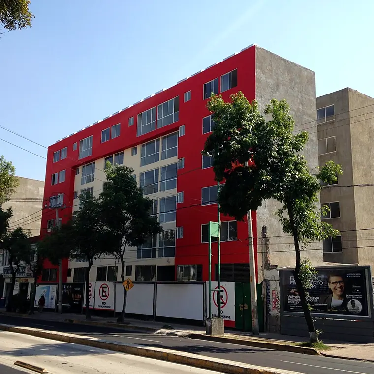 Edificio rojo de 45 viviendas y 2 comercios en San Miguel Chapultepec